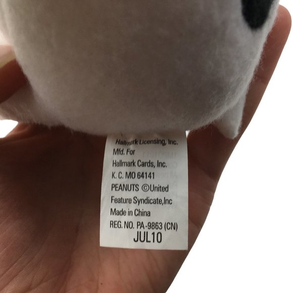 Hallmark Peanuts Snoopy Christmas Wreath Plush Stuffed Animal Toy 2010 5.5" tall - Picture 4 of 5